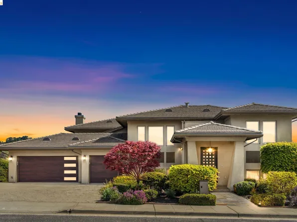 13454 Campus Dr, Oakland, CA 94619