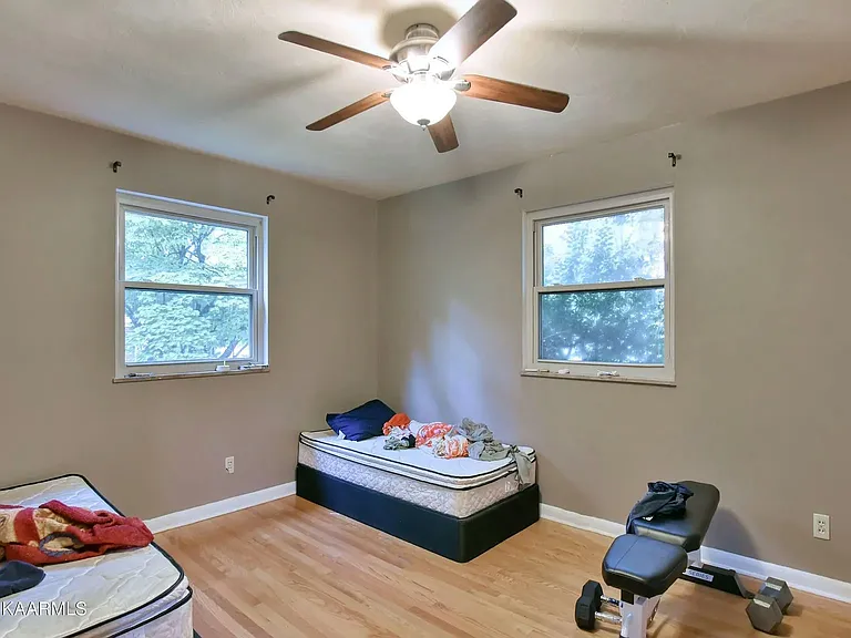 200 Suburban Rd — Photo 14