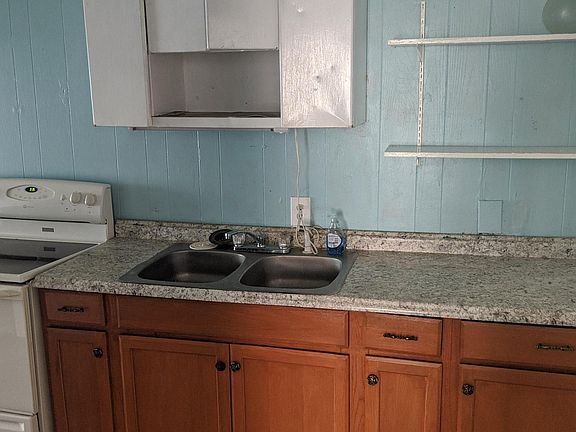 2nd image of 2515 Weber St