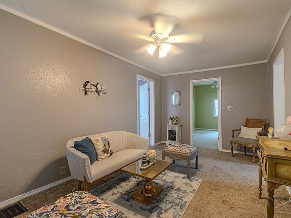 3rd image of 2642 Hanson St