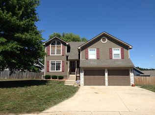 2508 NE Ridge Creek Ct, Blue Springs, MO 64014