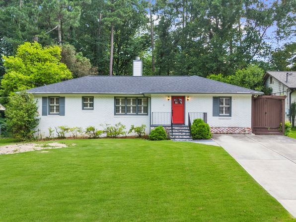 1911 Fairway Cir NE