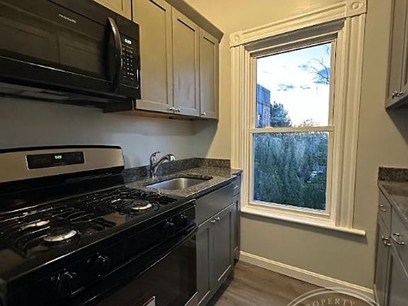 2nd image of 397-407 William St #3