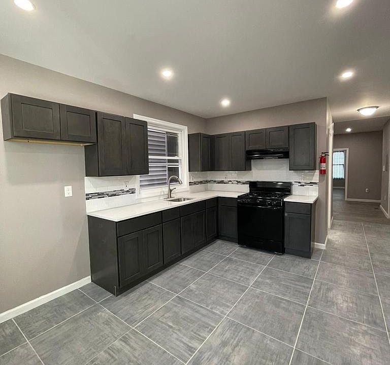 1st image of 126 N 19th St Floor 2