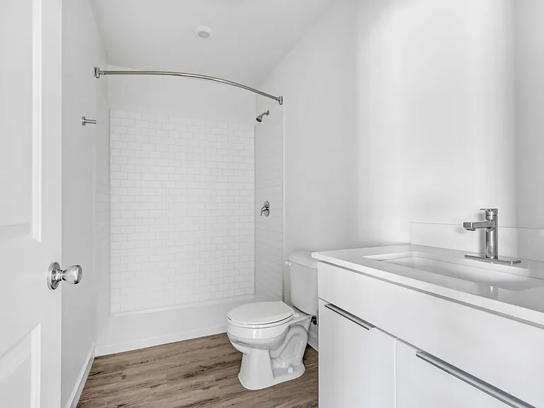 1125 E Carson St — Photo 9