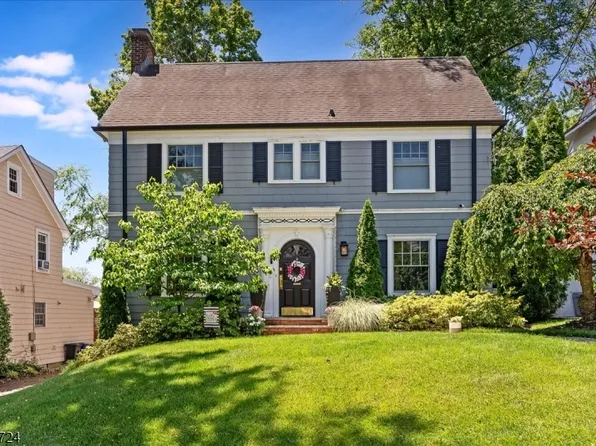 54 Elm St, Millburn Twp., NJ 07041
