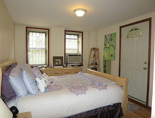 4th image of 410 4th St #1
