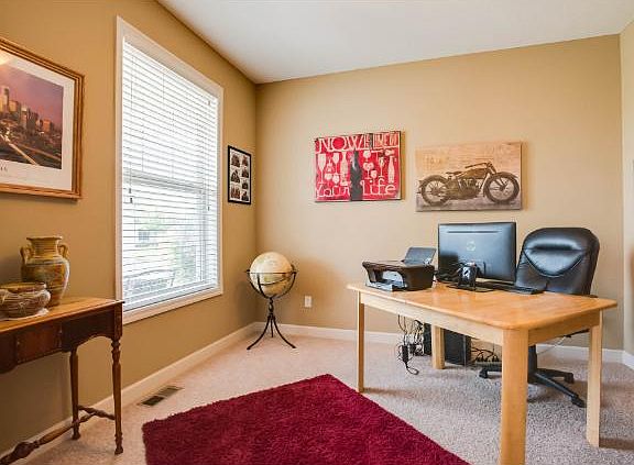 4th image of 10649 Maple Blvd