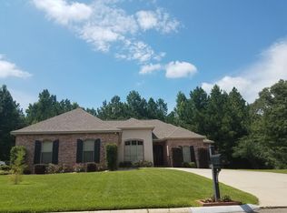 35 Chapel Hill Blvd, Hattiesburg, MS 39402