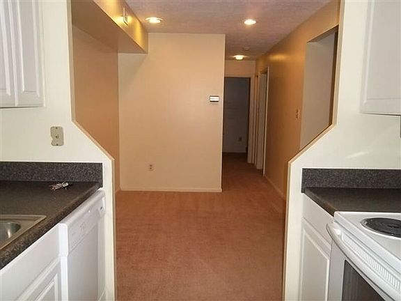 3rd image of 4004 Governors Sq APT 6