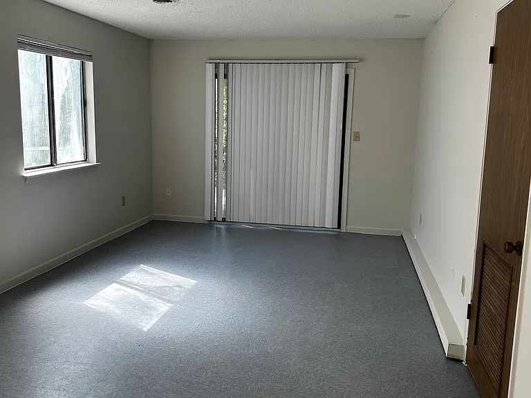 105 Windtree Ct #F — Photo 10