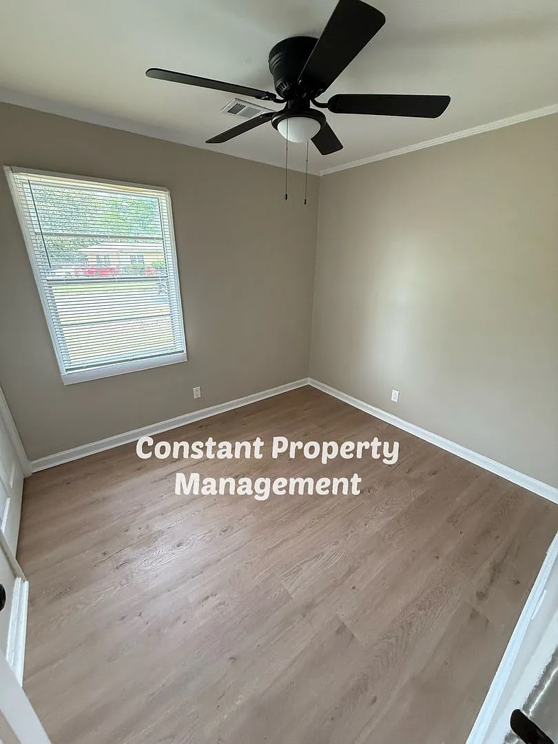 Fully Renovated 4 Bedroom Home with Fenced Yard Available Now! — Photo 4