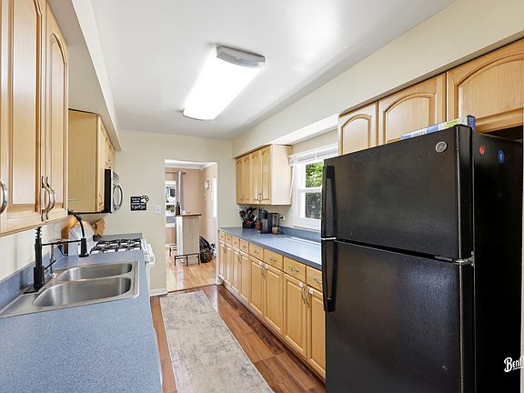 3rd image of 32988 N Meadow Rd