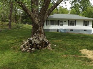 320 Dover Ave, Mt Carmel, TN 37645