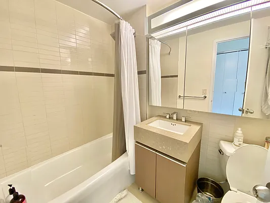 Rented by NY Living Solutions | media 9