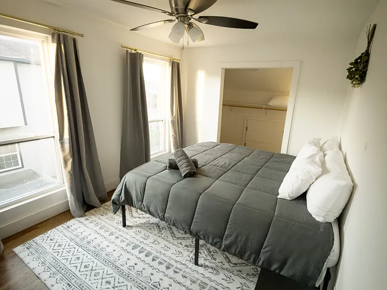 612 N Madison Ave — Photo 35