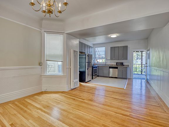 4th image of 231 Collingwood St