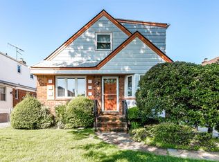 8052 258th St, Floral Park, NY 11004