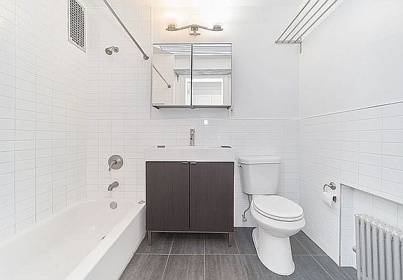5th image of 25 E 38th St APT 1R