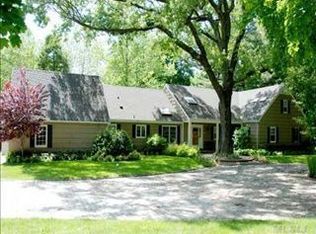 30 W Creek Farms Rd, Port Washington, NY 11050