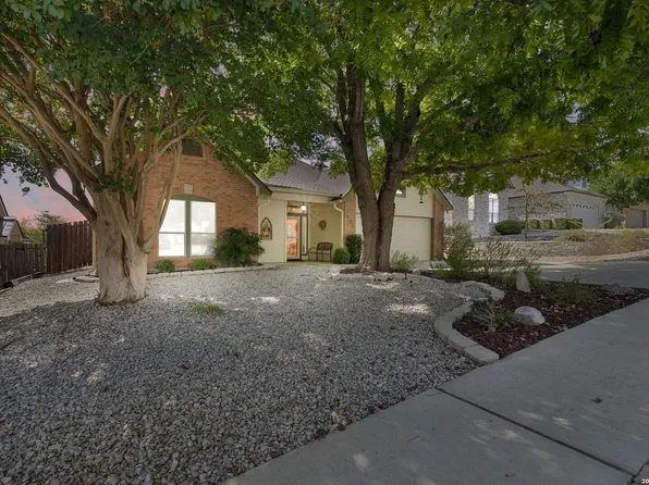 707 OAK HOLLOW DR, Kerrville, TX 78028