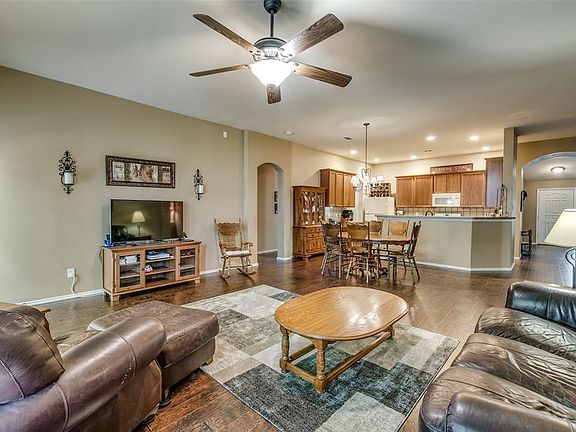 3rd image of 2708 Logan Dr