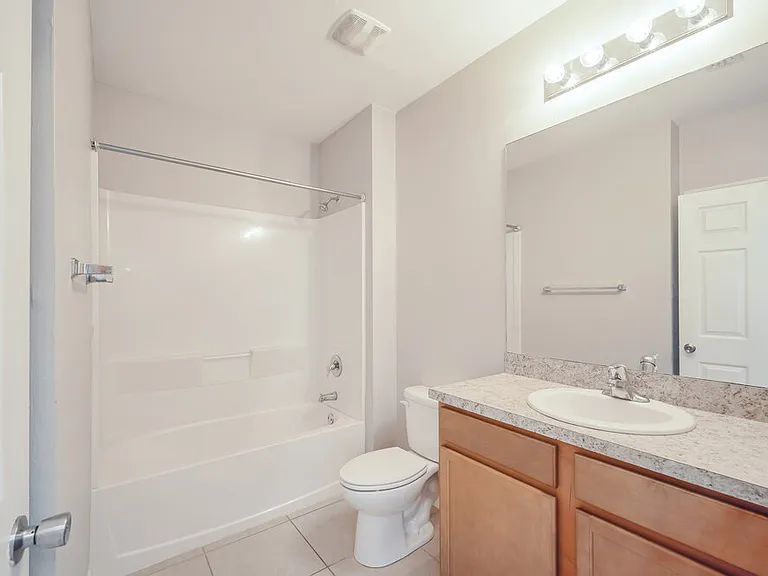 114 SW 21st St — Photo 13