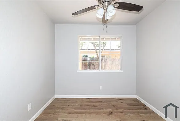 526 Stratford Ct — Photo 10
