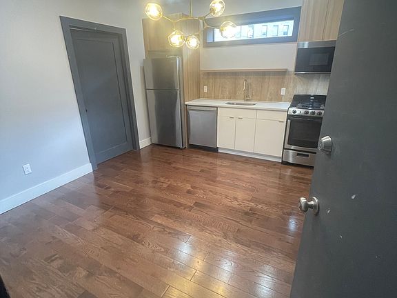 3rd image of 62 Vroom St #1A