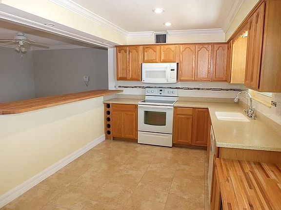 3rd image of 1705 Danbury Dr