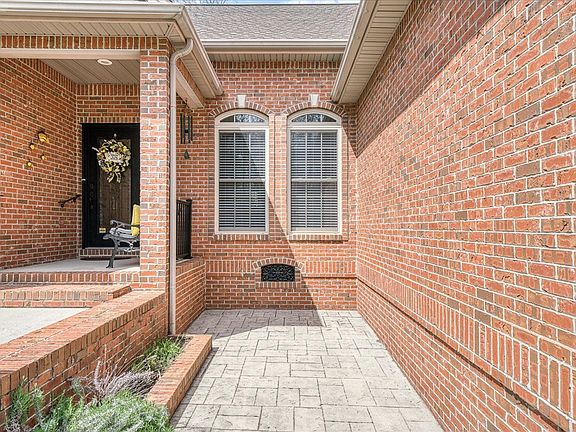 5th image of 13 Holly Ct