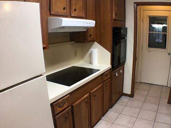 3rd image of 7400 Hollyoak Dr