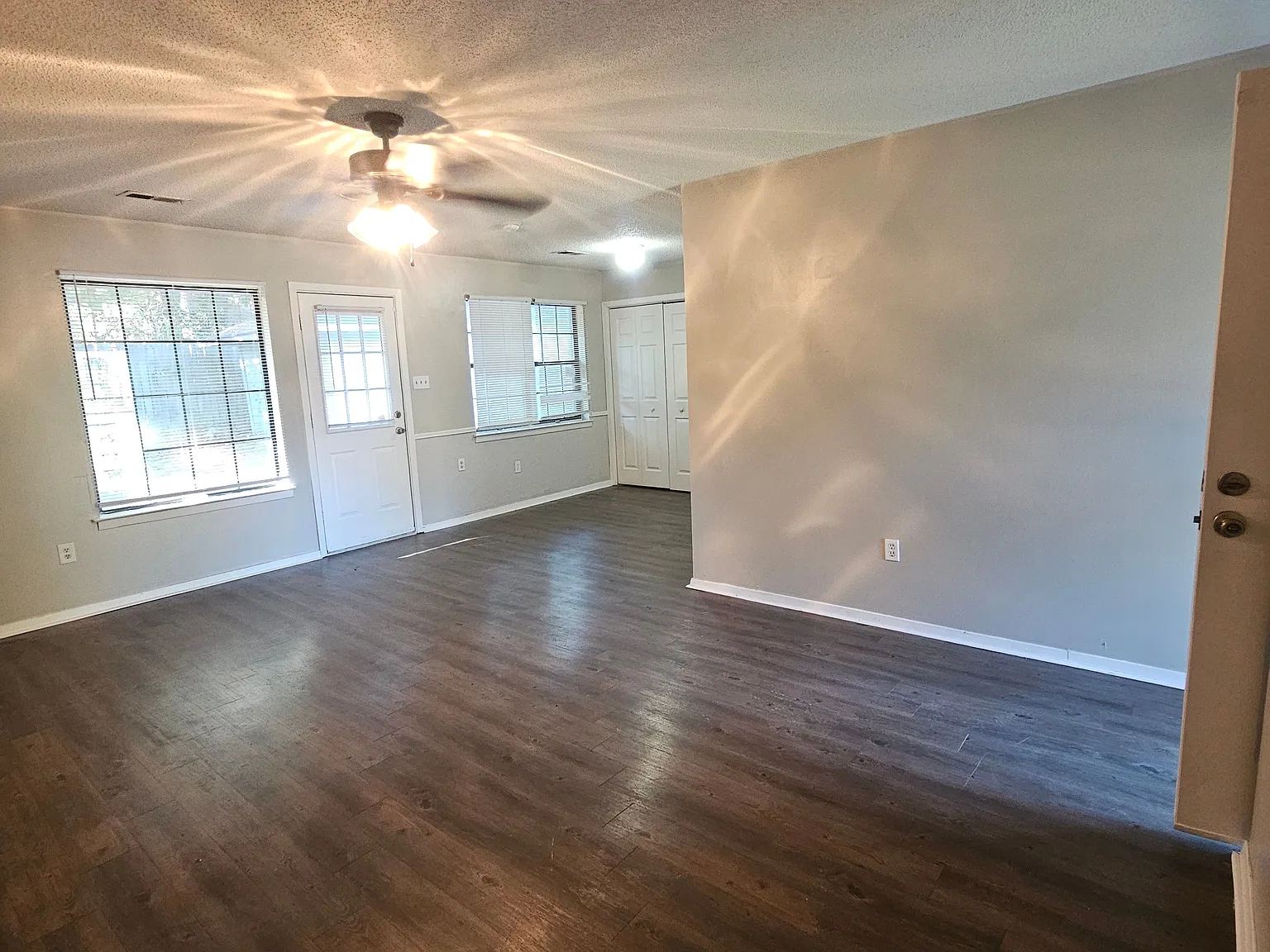 3 bed, 1.5 bath, 1080 sqft, $1,500 — Photo 3
