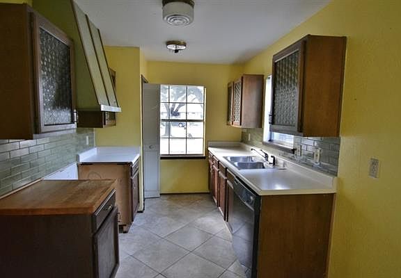 2nd image of 325 E Ferndale Ln
