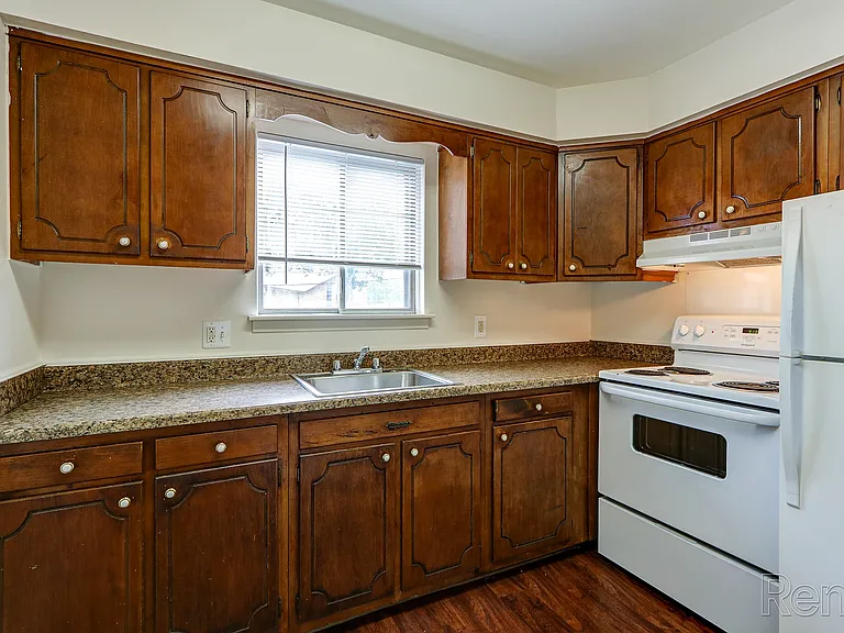 Georgetown Manor — Photo 14