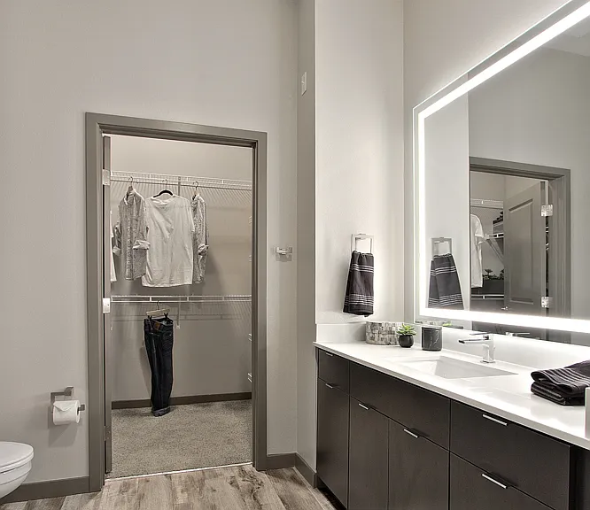 Jade Apartments — Photo 12