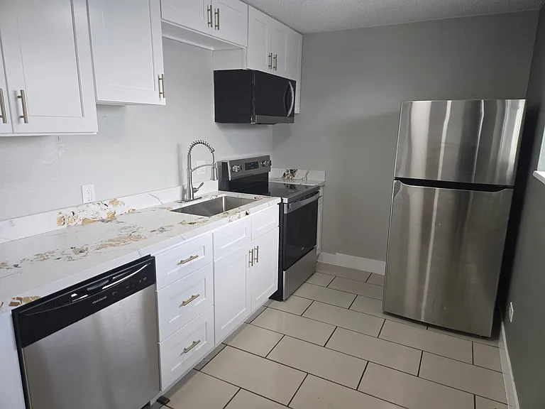 1644 Hanover St #204 — Photo 1