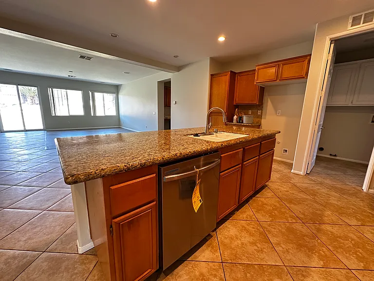 Emerald Ave — Photo 13