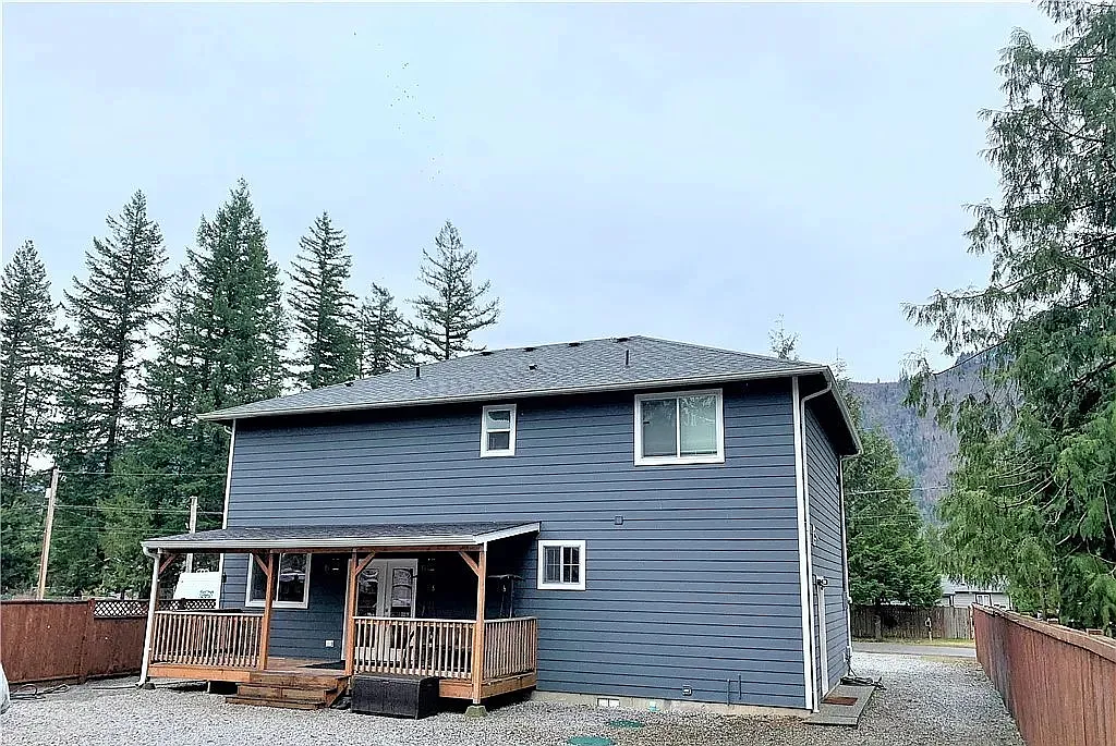 4 bed, 1941 sqft, $2,800 — Photo 2