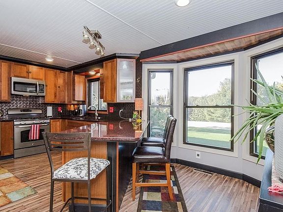 5th image of 1749 Lake Front Dr NE