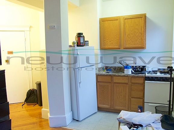 3rd image of 56 Queensberry St APT 11