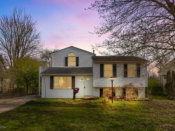 1271 Carol Dr, Kent, OH 44240