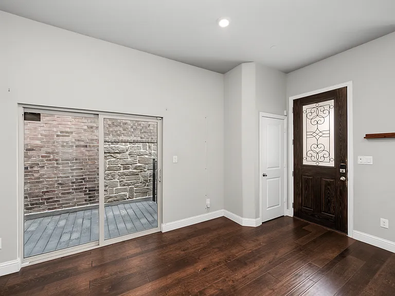 7513 Sunset Blvd — Photo 23