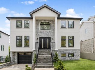 54 Cedarcliff Rd, Staten Island, NY 10301