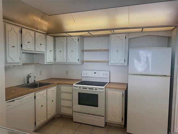 5th image of 2851 NE 183rd St APT 2004E