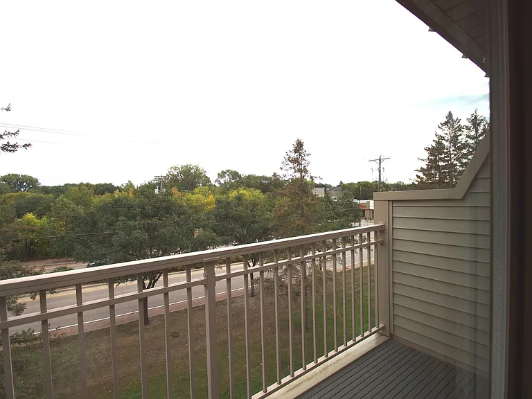 Larpenteur Estates Apartments — Photo 96