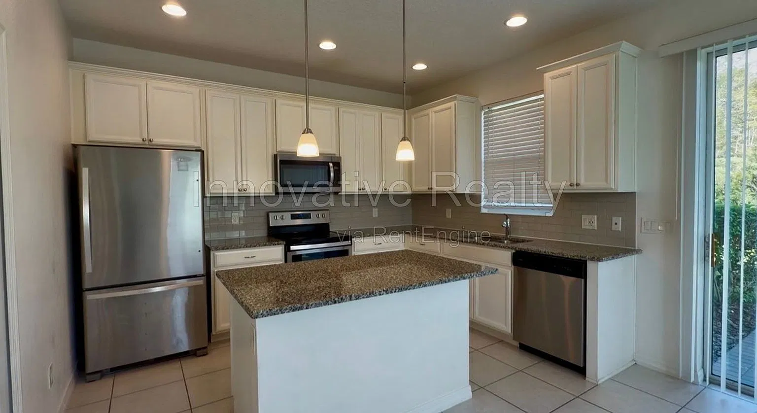 3 bed, 2.5 bath, 1703 sqft, $2,550 — Photo 3