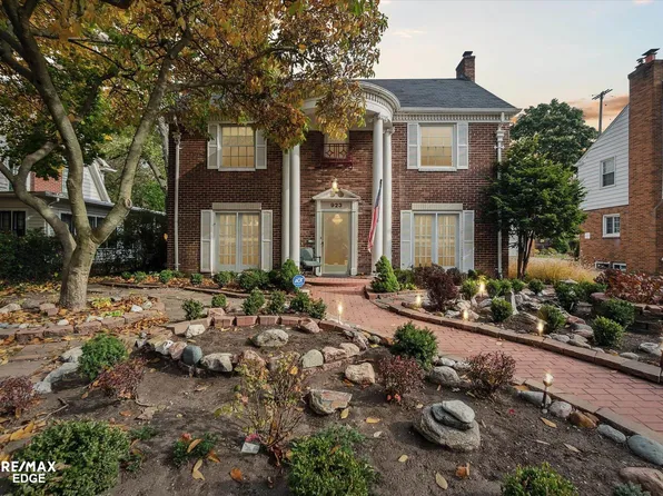 923 E Fork Dr, Flint, MI 48503