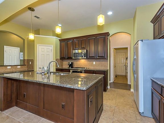 4th image of 1317 Meadowlakes Dr