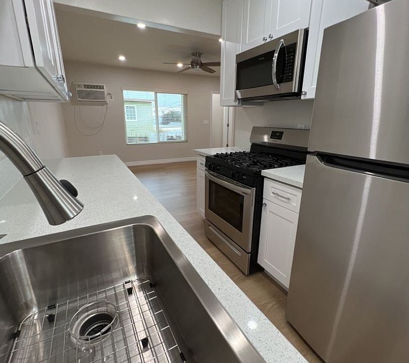 1st image of 5252 Cahuenga Blvd #8